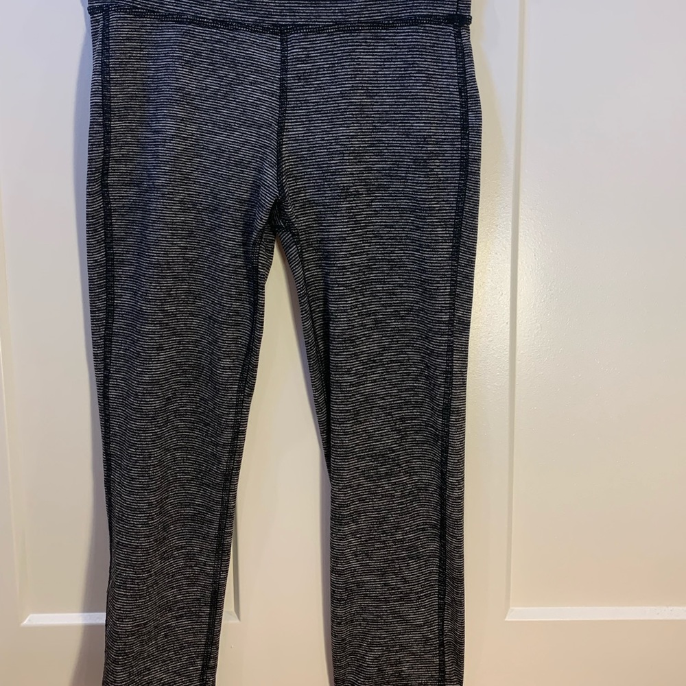 Black and gray striped leggings size XL in girls